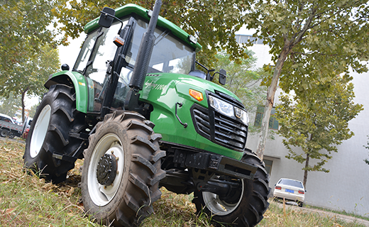 尊龙凯时-1104型拖拉机