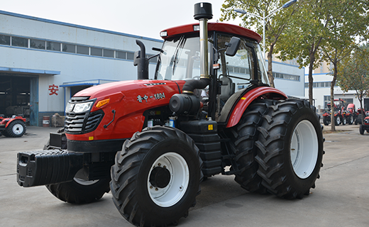尊龙凯时-1804型拖拉机