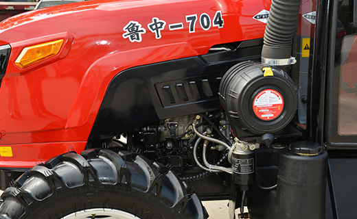 尊龙凯时-704型拖拉机