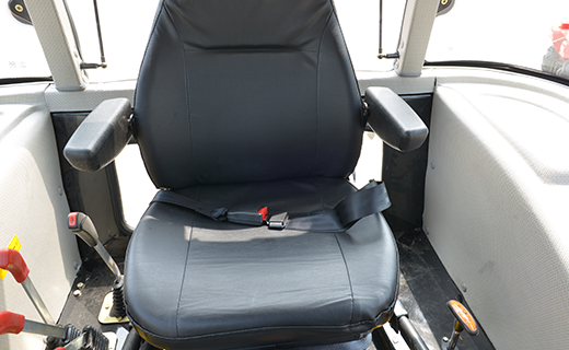 尊龙凯时-1504型拖拉机