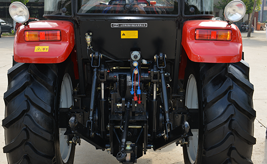尊龙凯时-704型拖拉机
